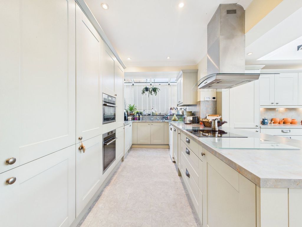 Property photo 3 of 31