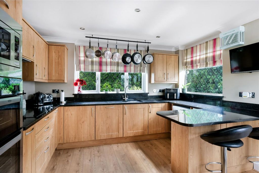 Property photo 2 of 14 Pine Walk,  -15.Jpg