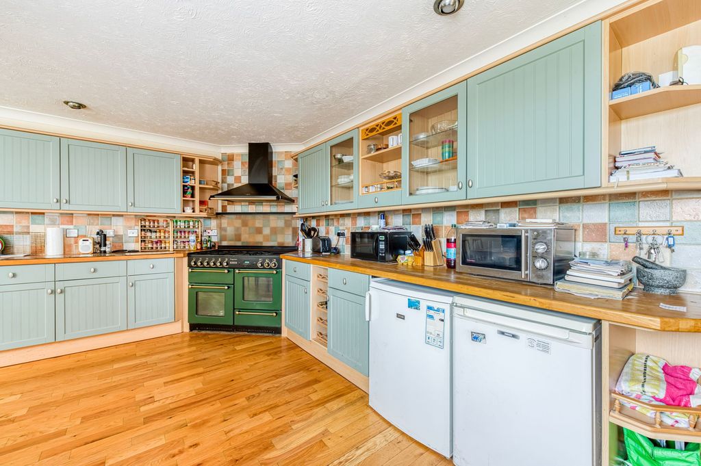 Property photo 3 of 24