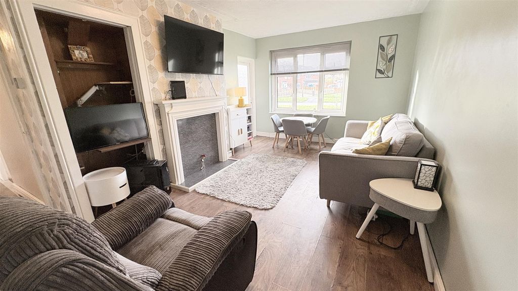 Property photo 2 of 17 Living Room