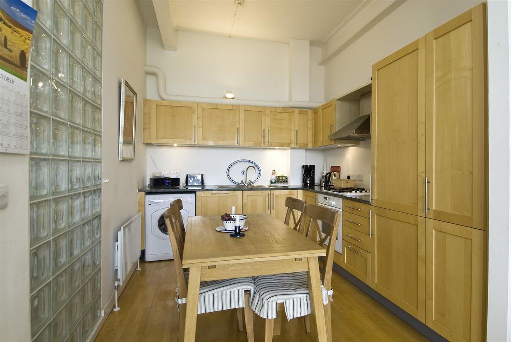 Property photo 2 of 5 40 Chiswick Green Studios-Kitch.Jpg