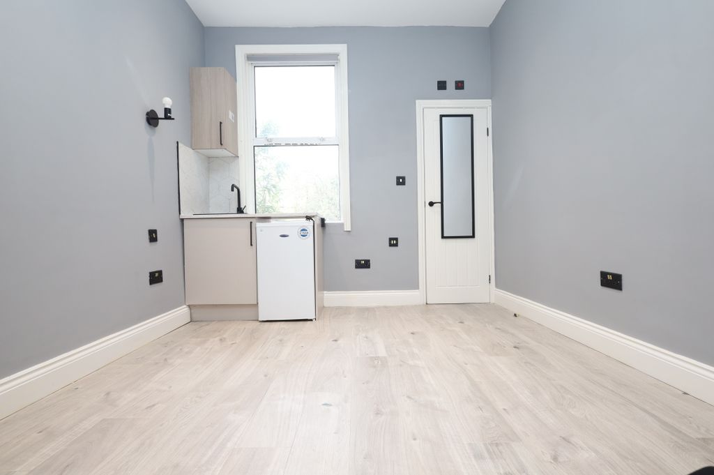 Property photo 1 of 3