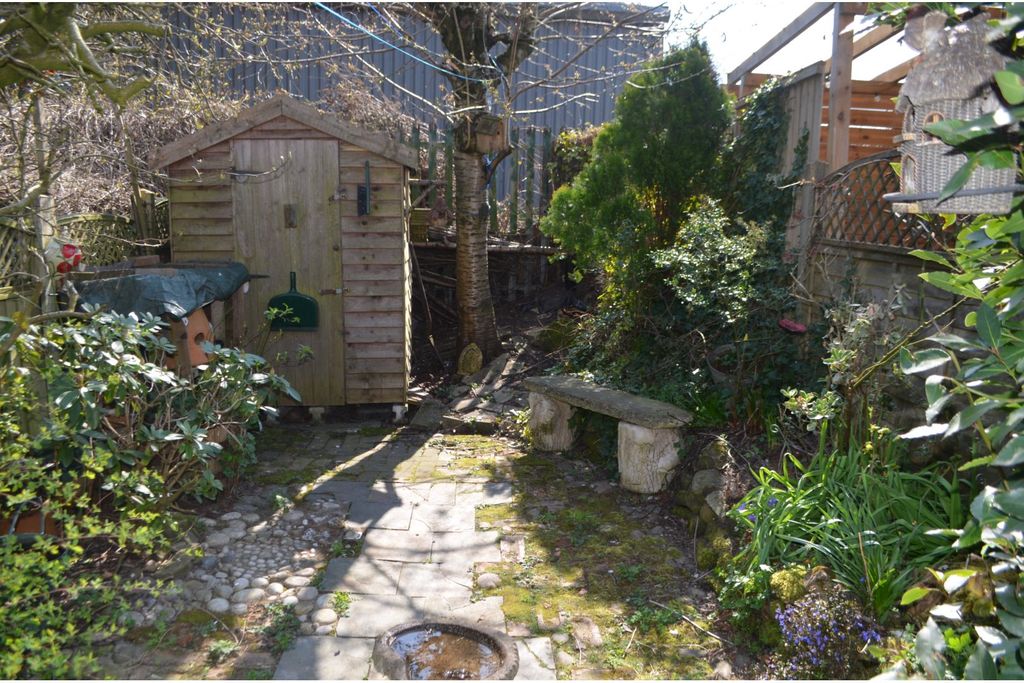 Property photo 3 of 19 Garden Store