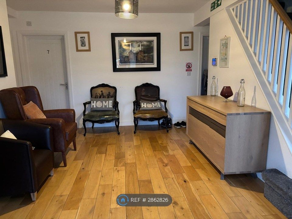 Property photo 2 of 6 Entrance Hallway