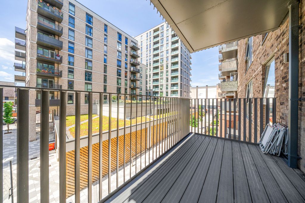 Property photo 1 of 17 Balcony
