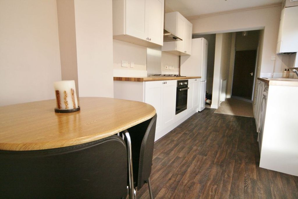 Property photo 3 of 7 Photo 7