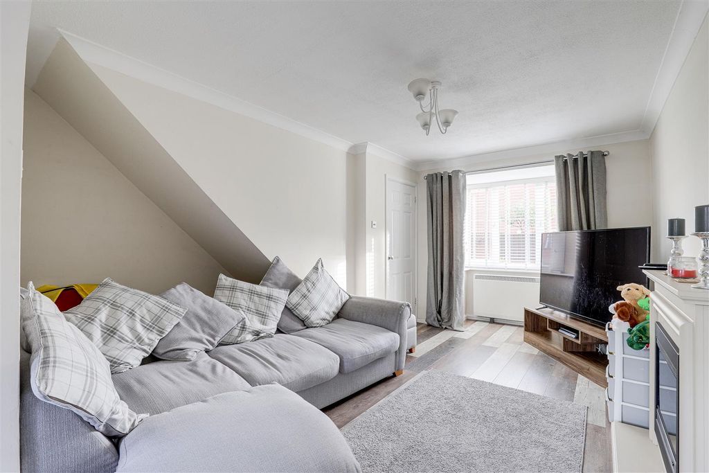 Property photo 2 of 12 6787.Jpg