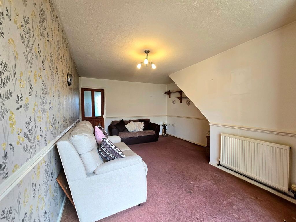 Property photo 3 of 12 Lounge