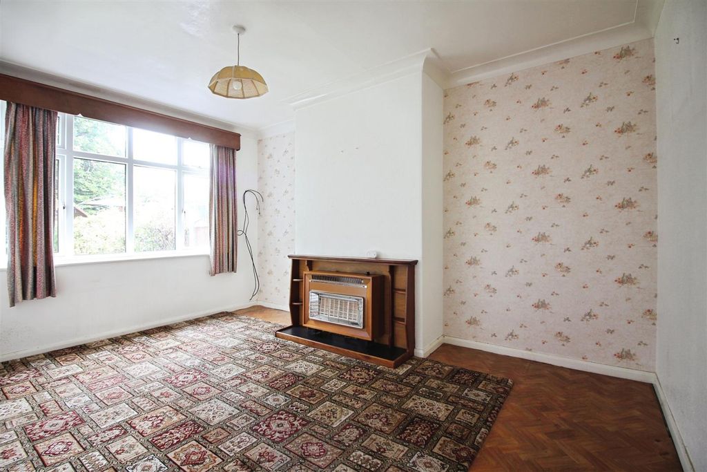 Property photo 3 of 11 Dining Room
