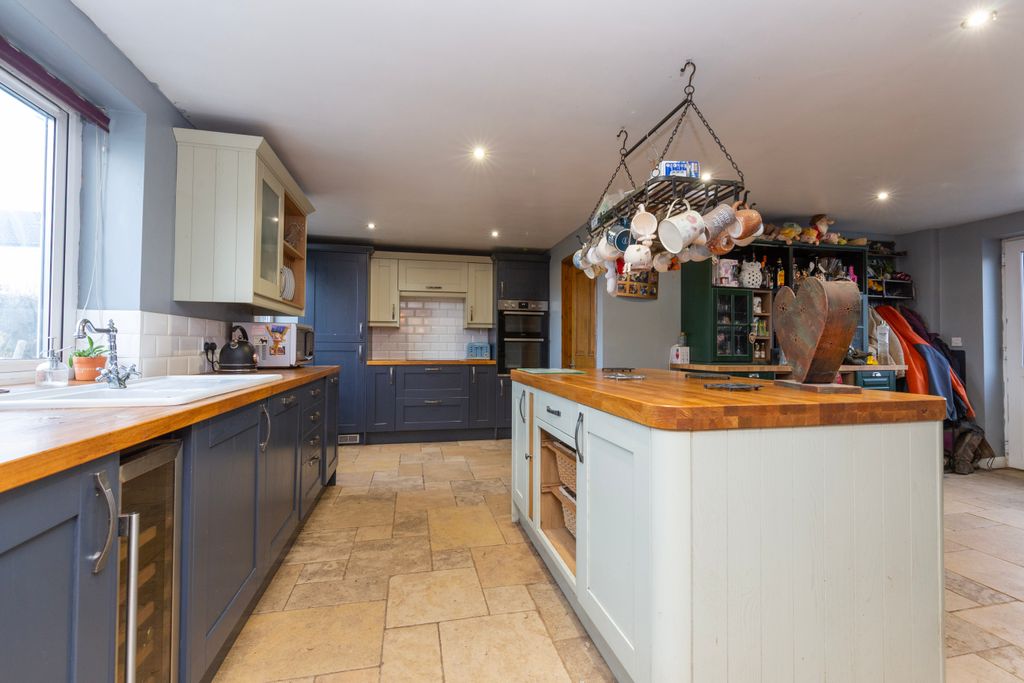 Property photo 1 of 17 Kitchen Diner