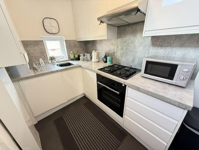 Property photo 3 of 8 Kitchen