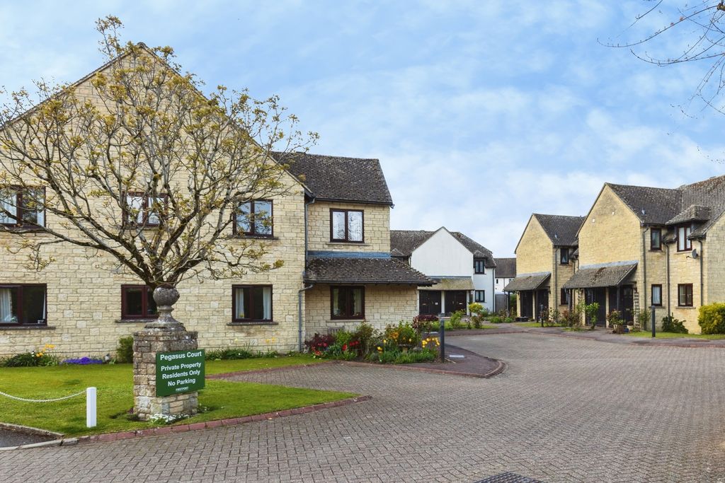 Property photo 2 of 12 General View