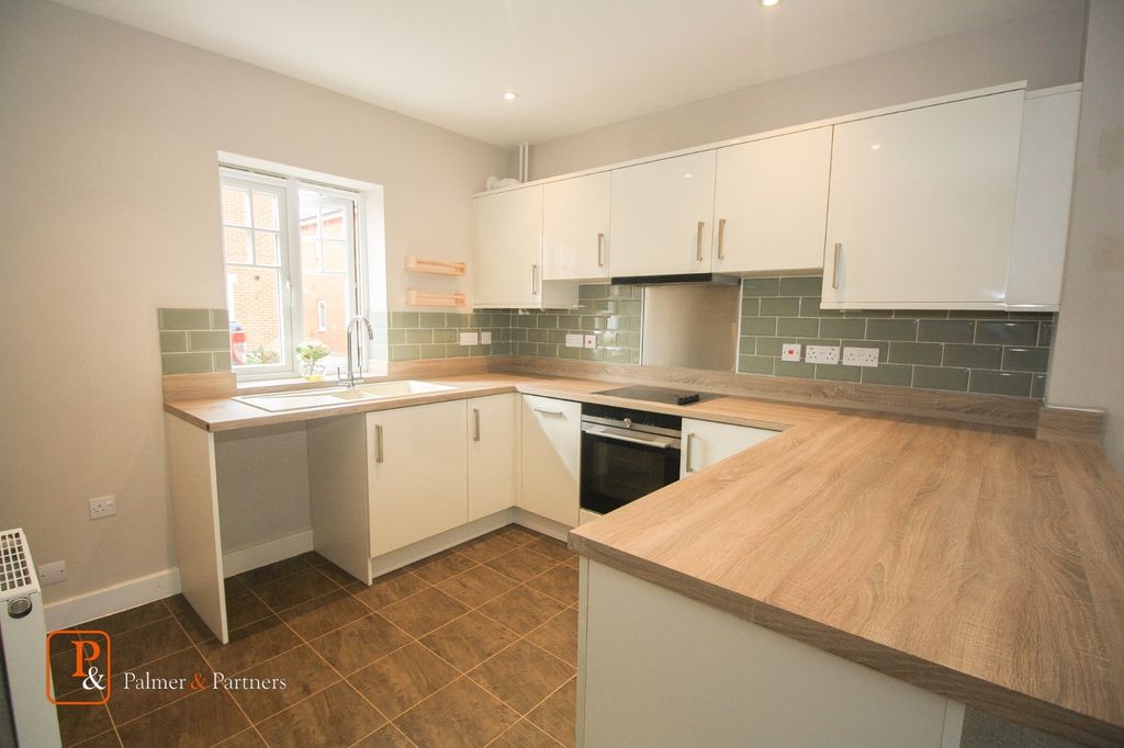 Property photo 3 of 15 Kitchen