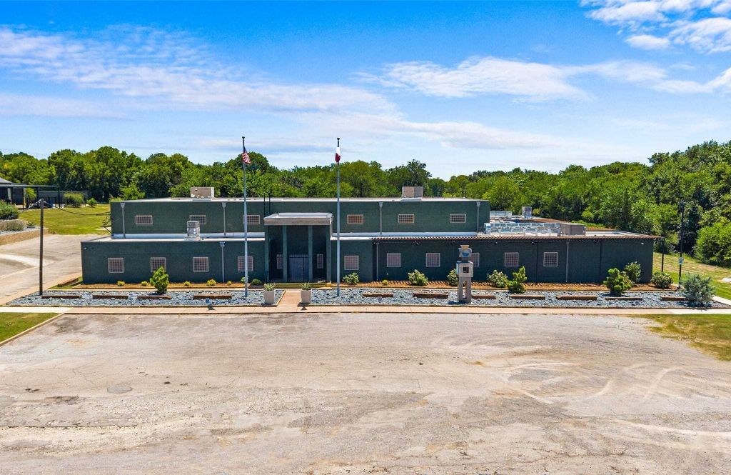 Property photo 1 of 31