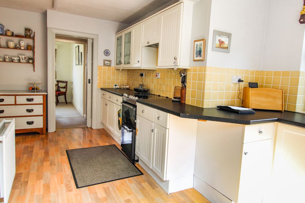 Property photo 3 of 14 Kitchen