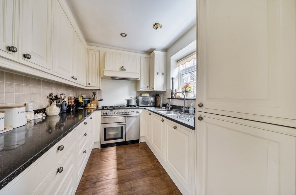 Property photo 3 of 15 1334730-8-68936c0...