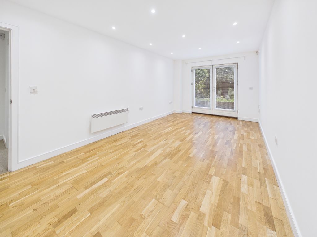 Property photo 3 of 14 Lounge