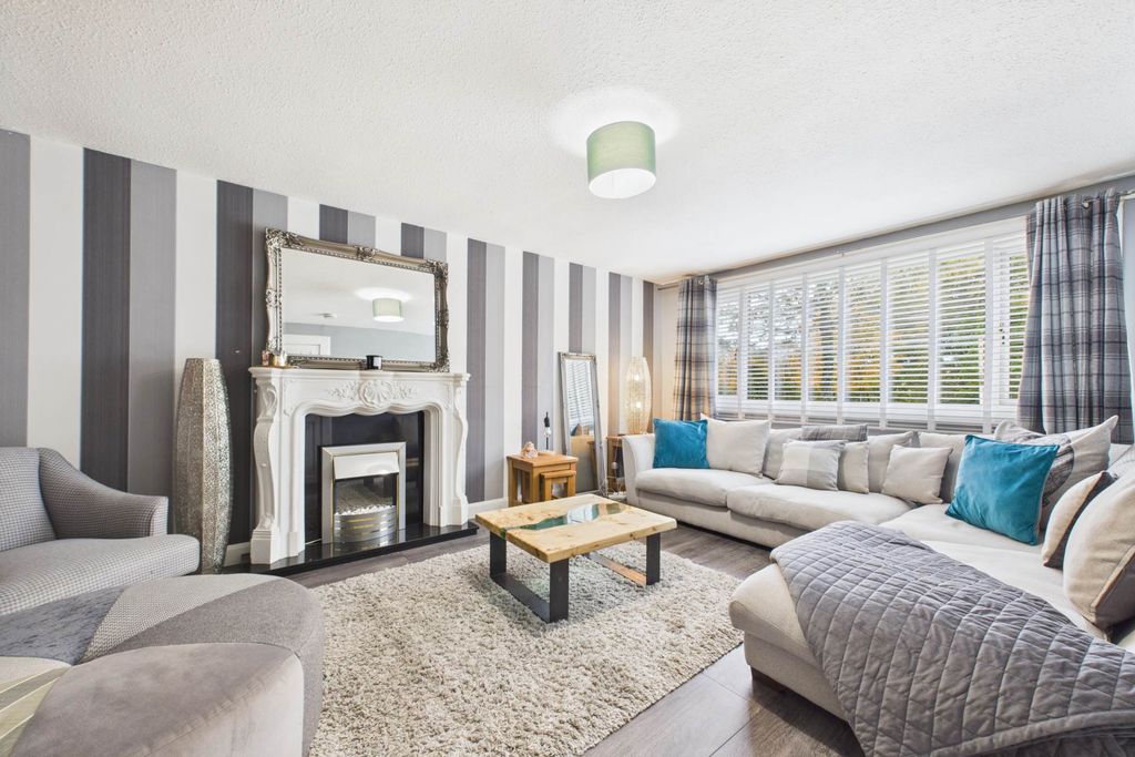 Property photo 3 of 25