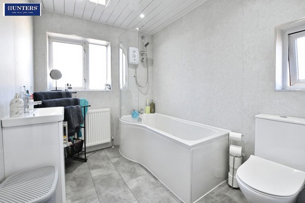 Property photo 3 of 22 Bathroom