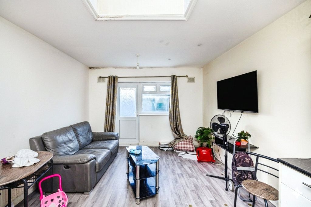 Property photo 2 of 11 Picture No. 21