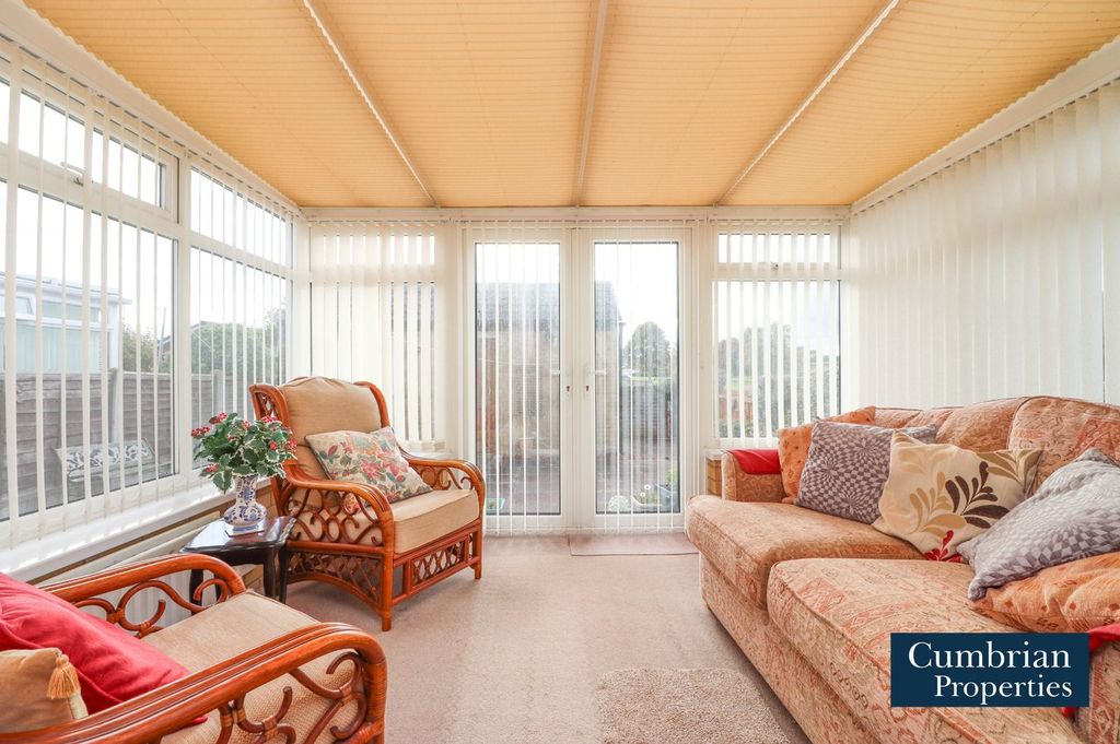 Property photo 2 of 17 Conservatory