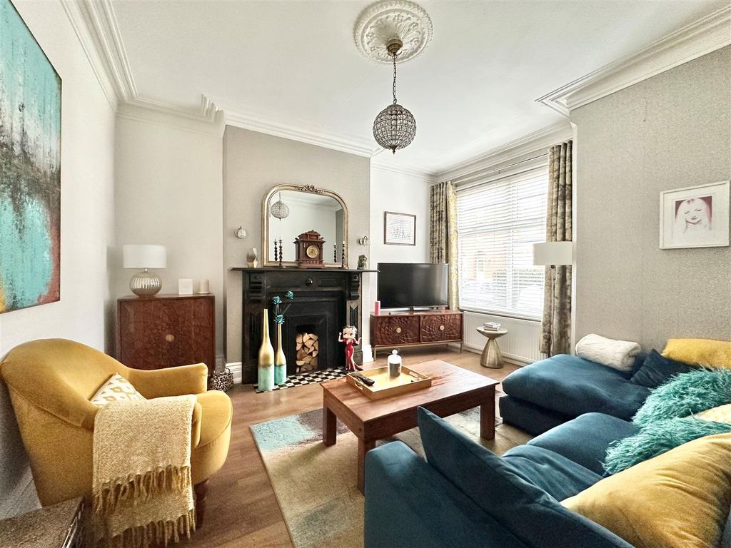 Property photo 2 of 11