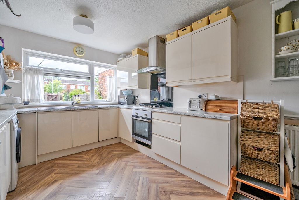 Property photo 2 of 18 1462692-12-6A074F...