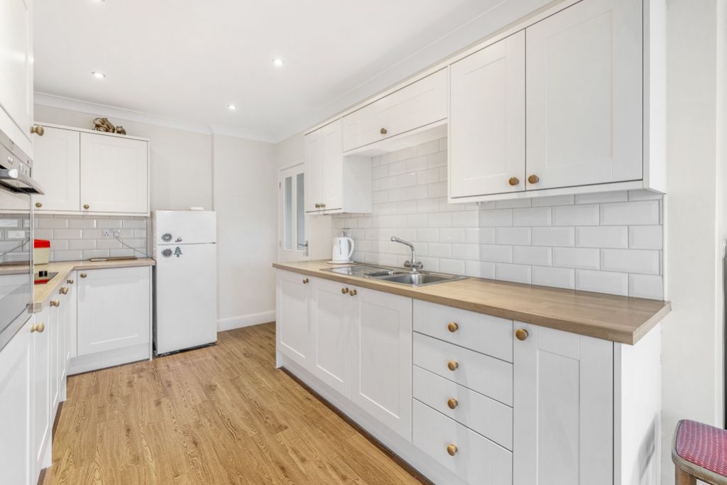 Property photo 3 of 28 Walnut Lodge (Boston)-24