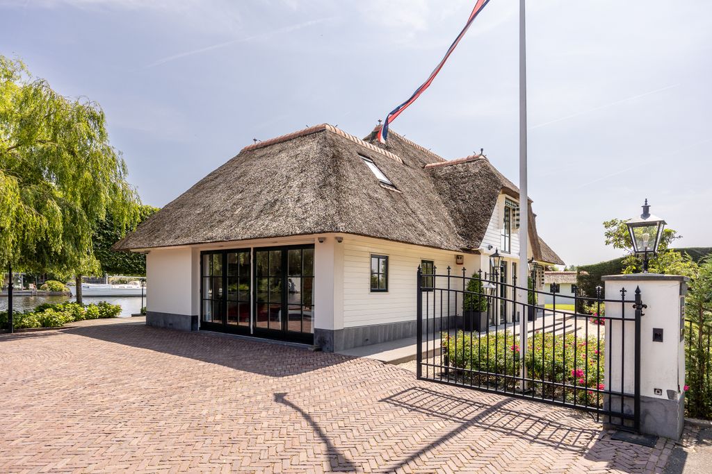 Property photo 2 of 83