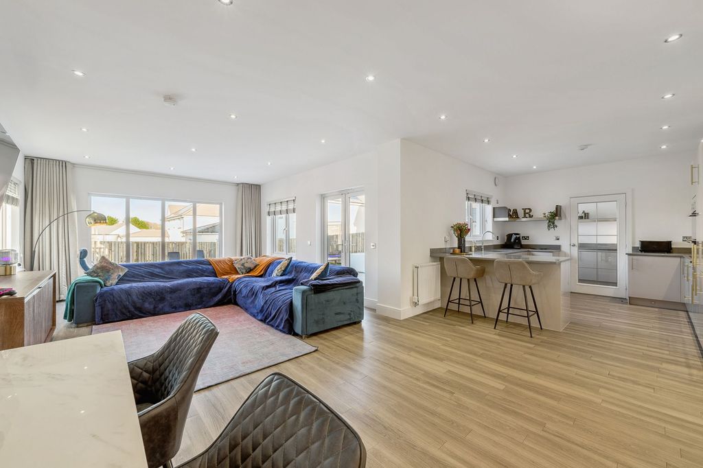 Property photo 2 of 40 Photo 22