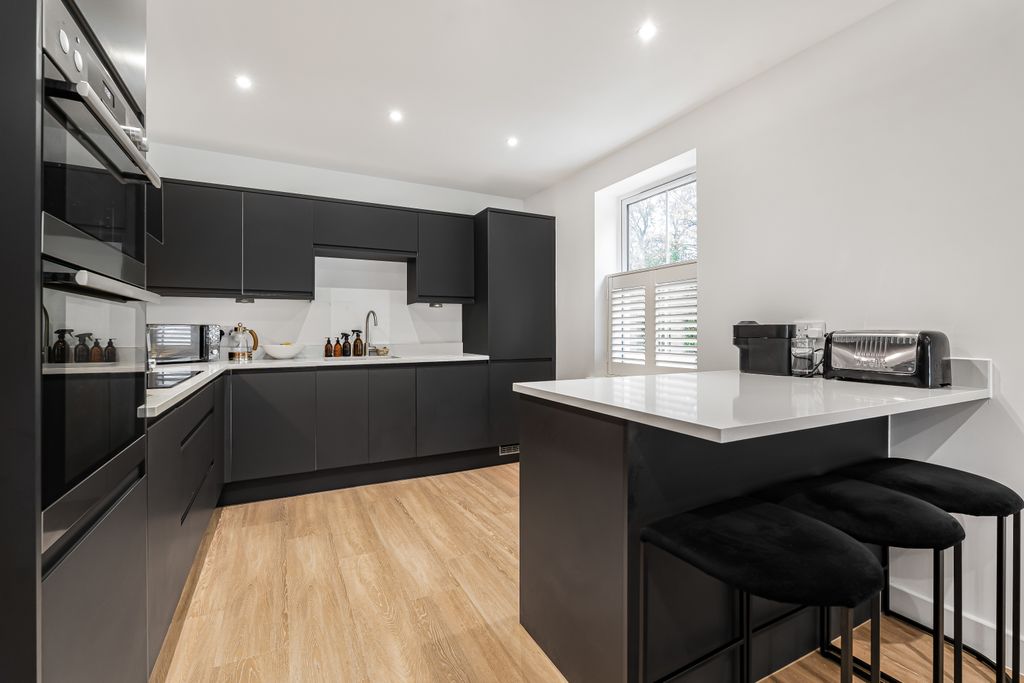 Property photo 2 of 25 Kitchen