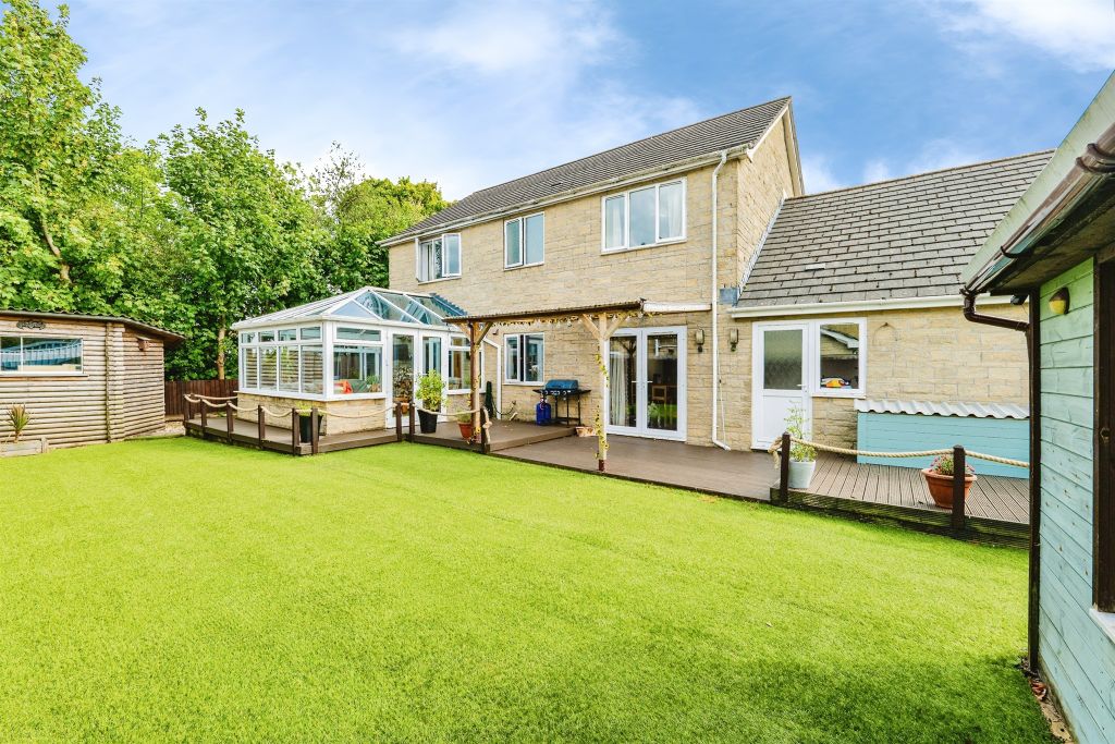 Property photo 2 of 32