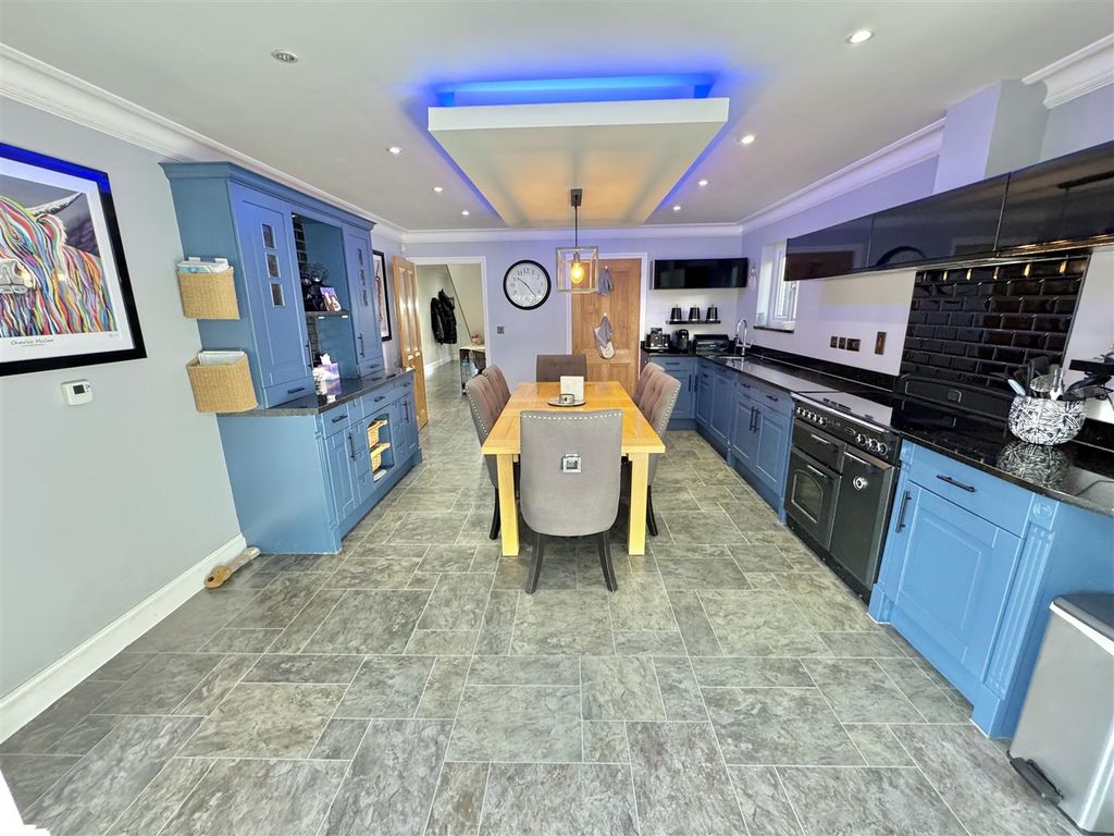 Property photo 3 of 16 Kitchen