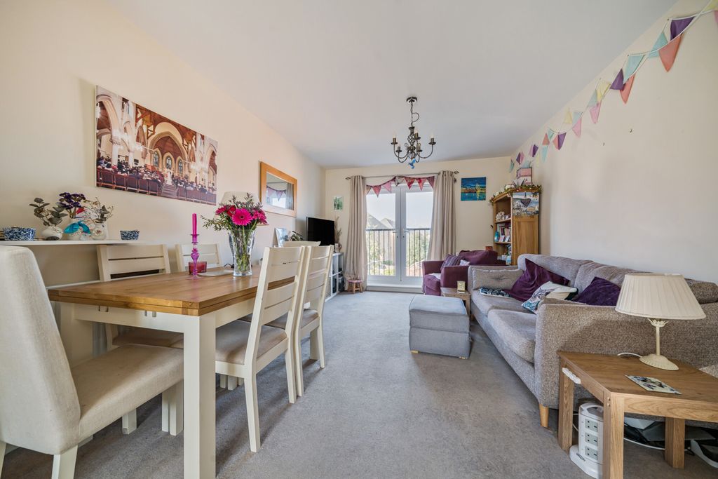 Property photo 3 of 10 Dining