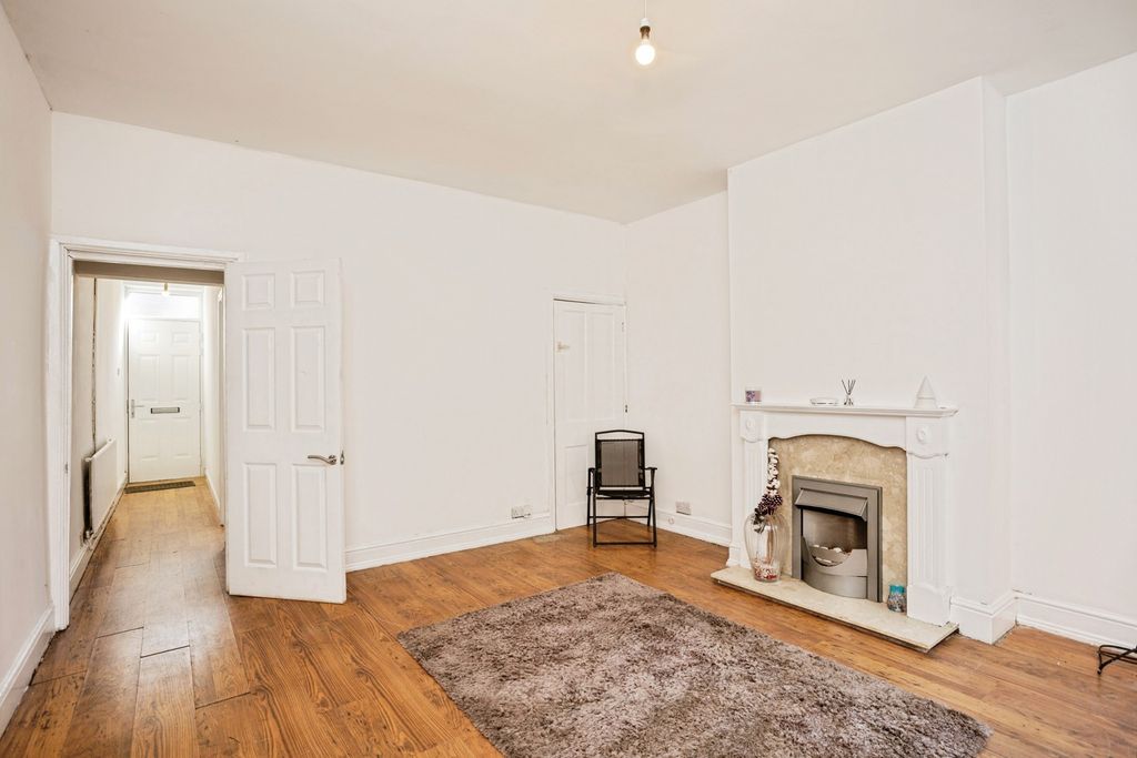 Property photo 3 of 17 Dining Room