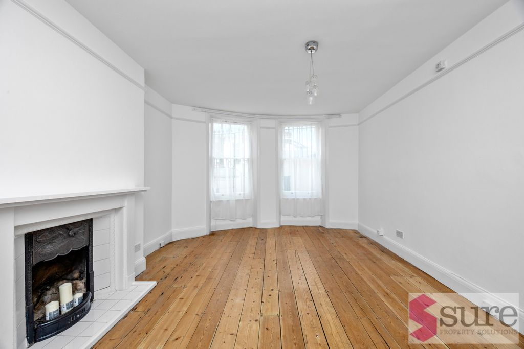 Property photo 3 of 18 Eaton Place, 14A-017