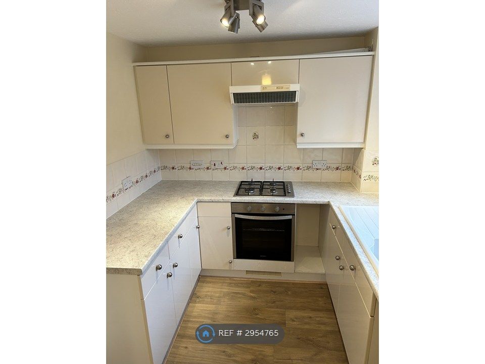 Property photo 2 of 10 Kitchen