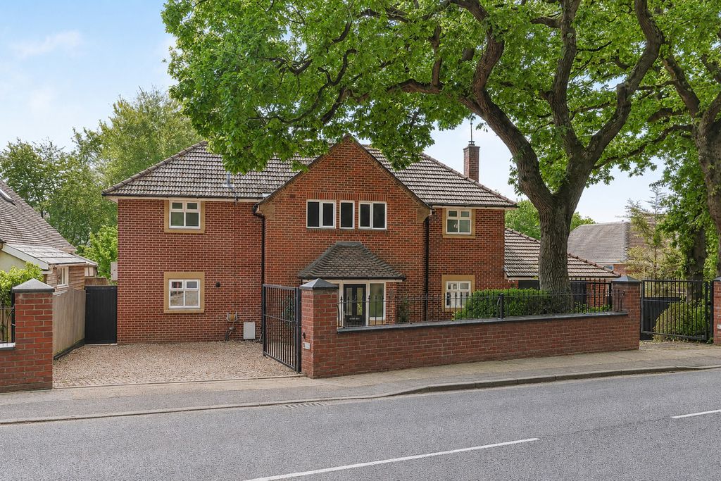 Property photo 2 of 23