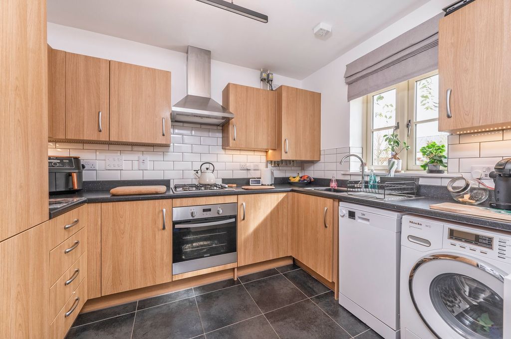 Property photo 3 of 20 Kitchen