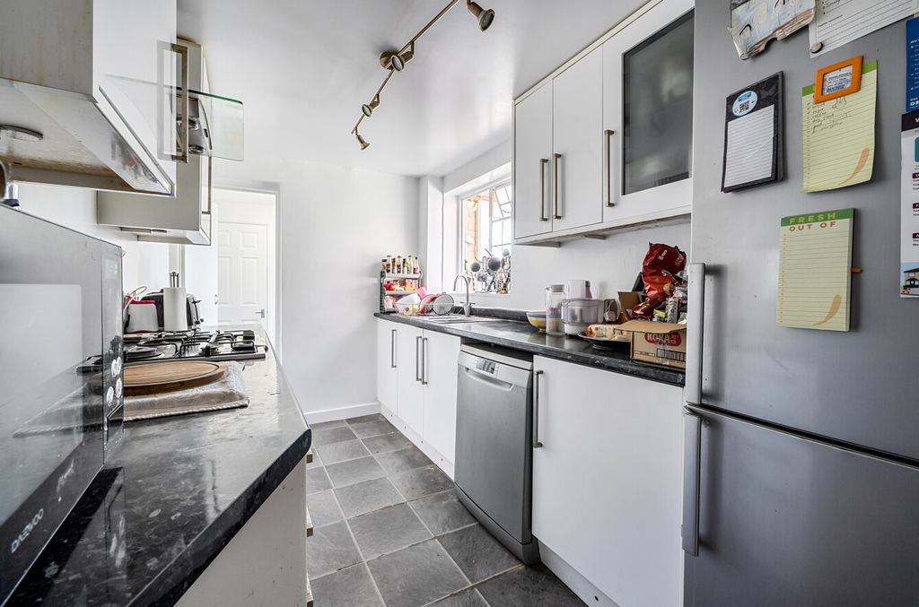 Property photo 3 of 16 1375941-10-693962...