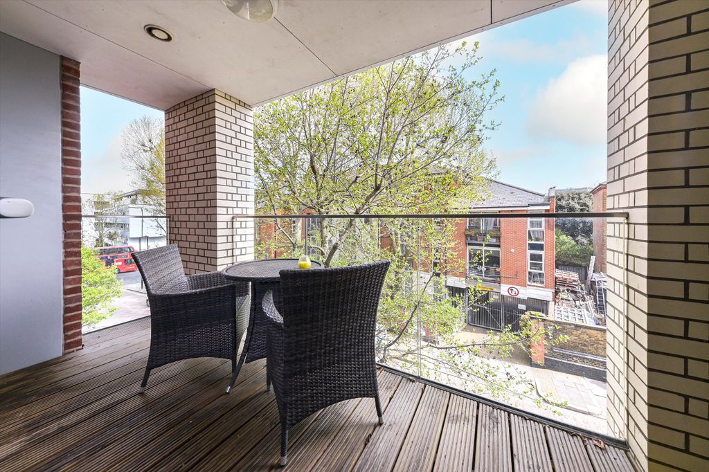 Property photo 2 of 18 Image