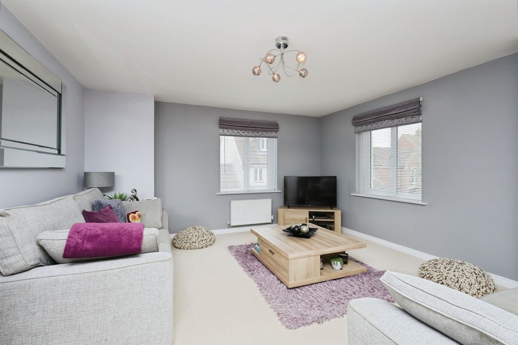 Property photo 3 of 23