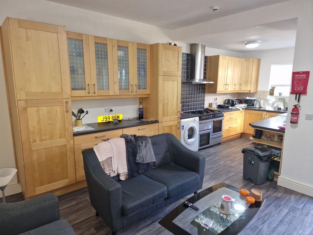 Property photo 3 of 20 Sefton Kitchen 2.Jpg