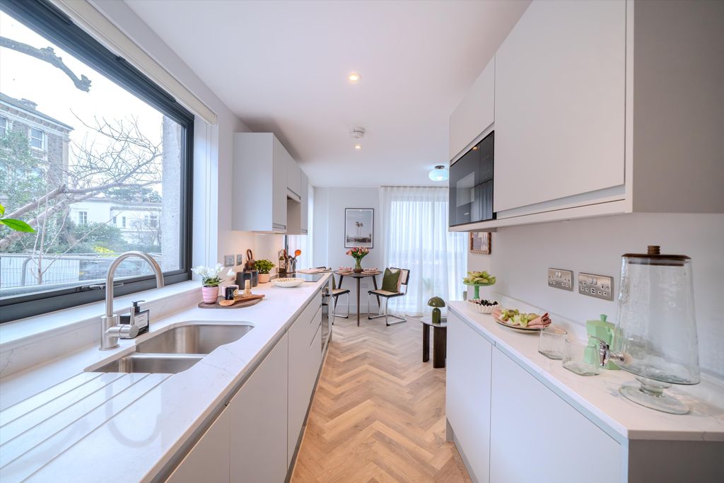 Property photo 1 of 18 Image