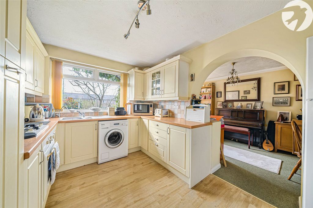 Property photo 3 of 30 Kitchen