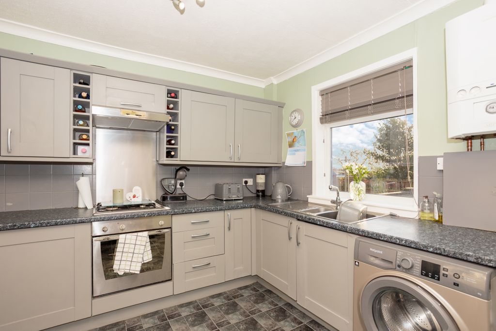 Property photo 3 of 23 Kitchen