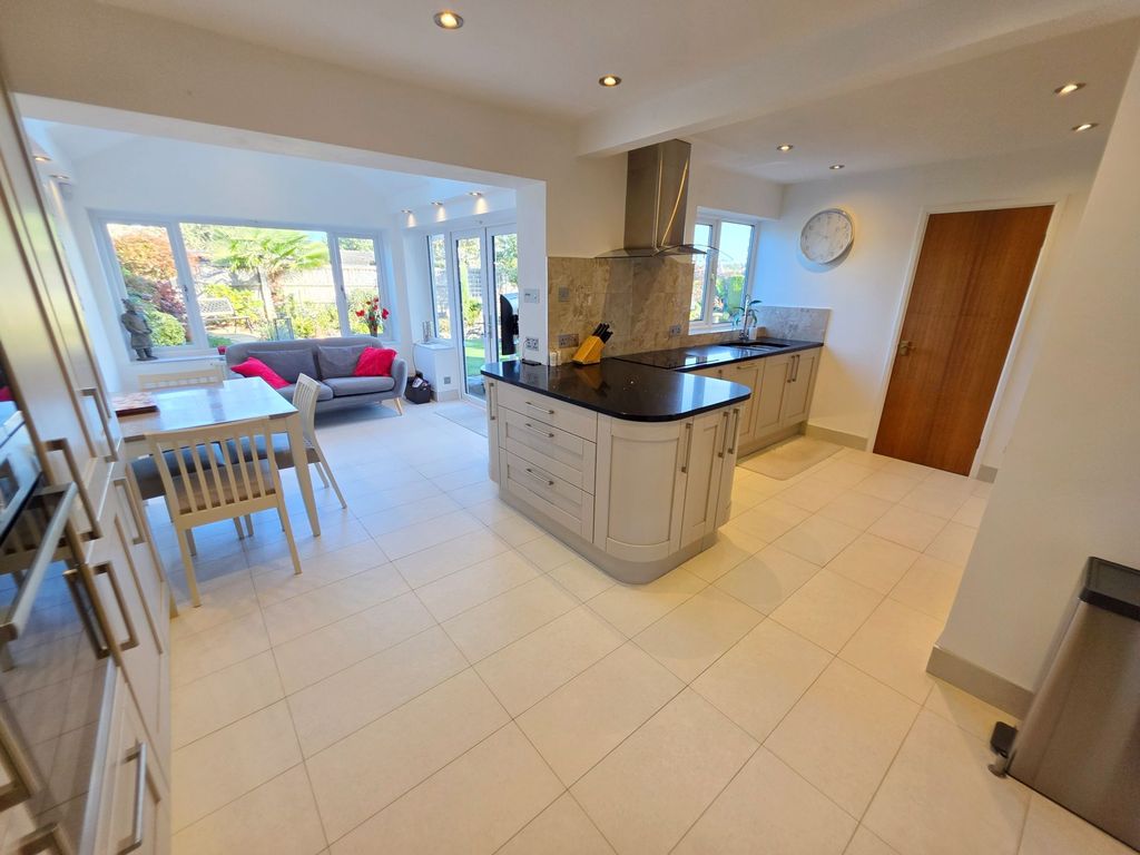 Property photo 3 of 34