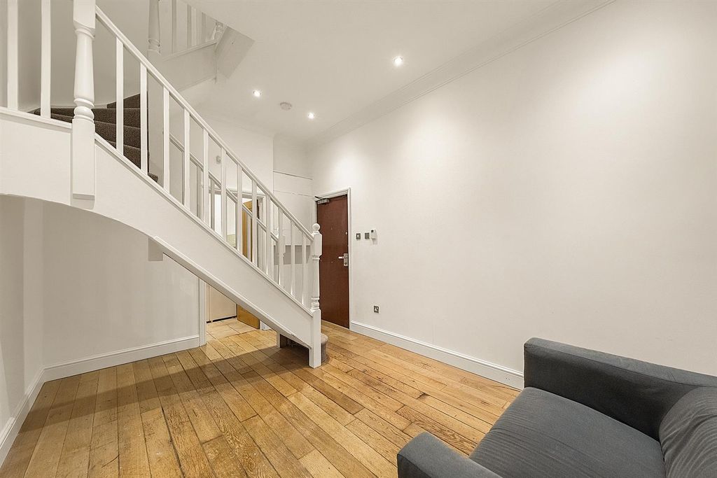 Property photo 2 of 9 c3381d77-Eae2-42d8-9Ef1-Fb6B24c67536-2000.Jpg