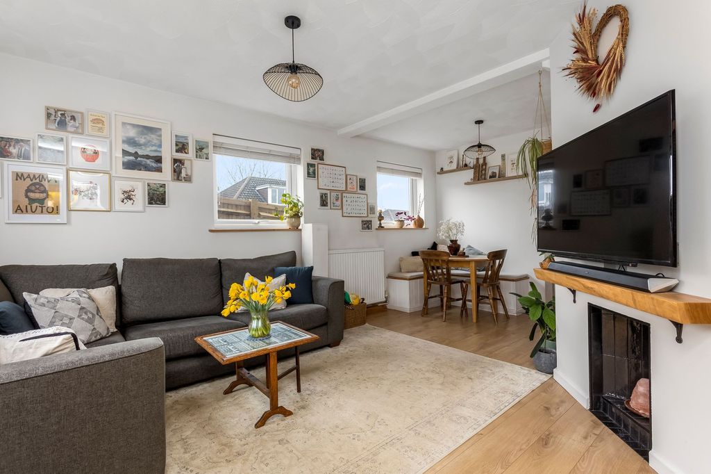 Property photo 2 of 23