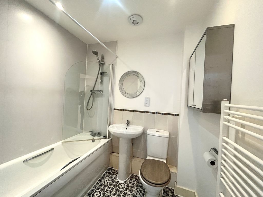 Property photo 3 of 4 Bathroom